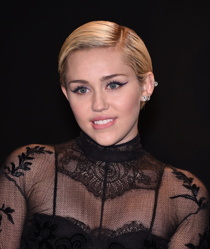 At a 2015 event for Tom Ford, Miley Cyrus wore a short blonde hair cut with a side part. Photo: DFree / Shutterstock.com