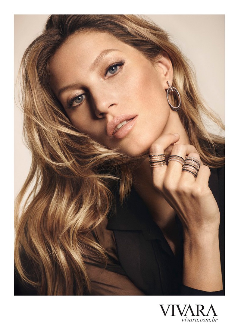 Gisele Bundchen models rings and earrings from Vivara Jewelry