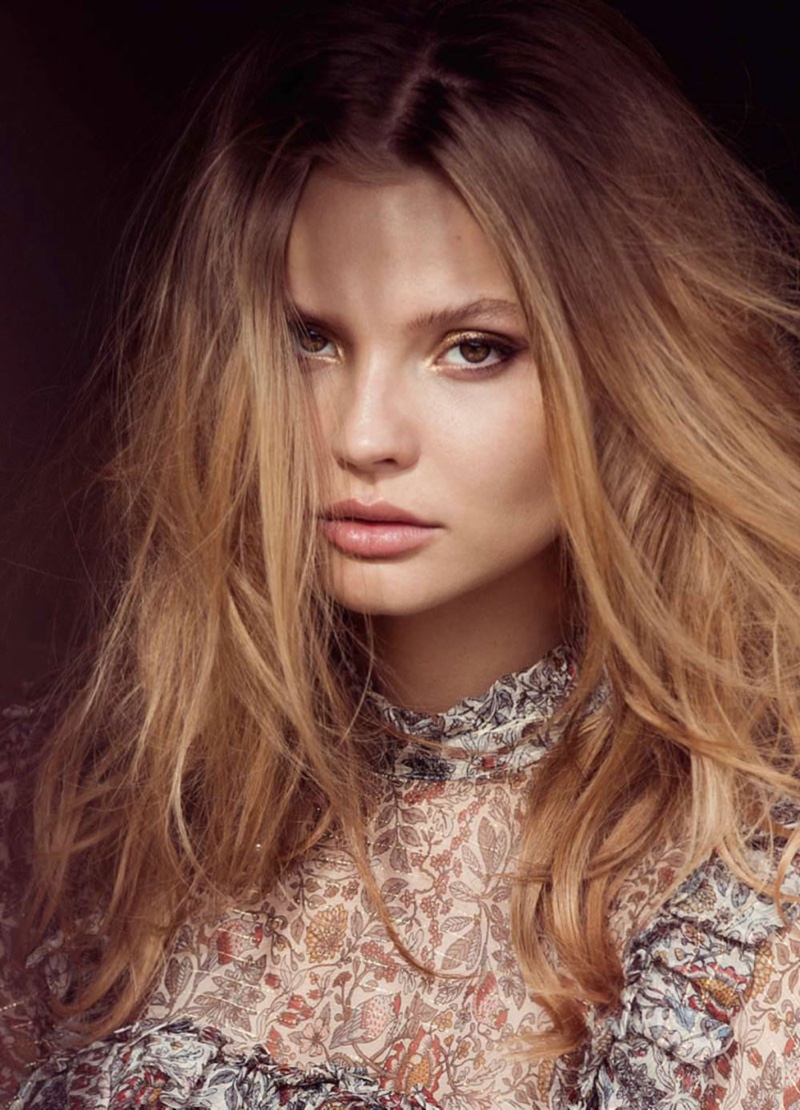 Magdalena serves beauty inspiration with a wavy hairstyle and dewy makeup look