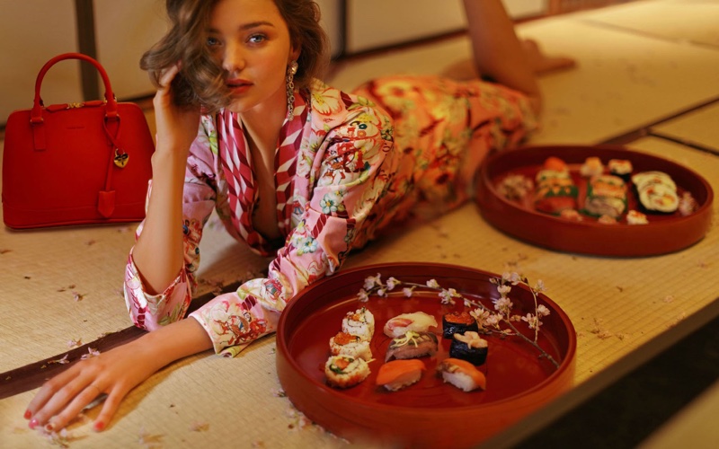 Miranda Kerr poses in a printed robe