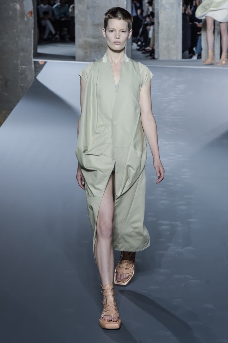 The Shift Toward Genderless Fashion: What to Know - Featured Image