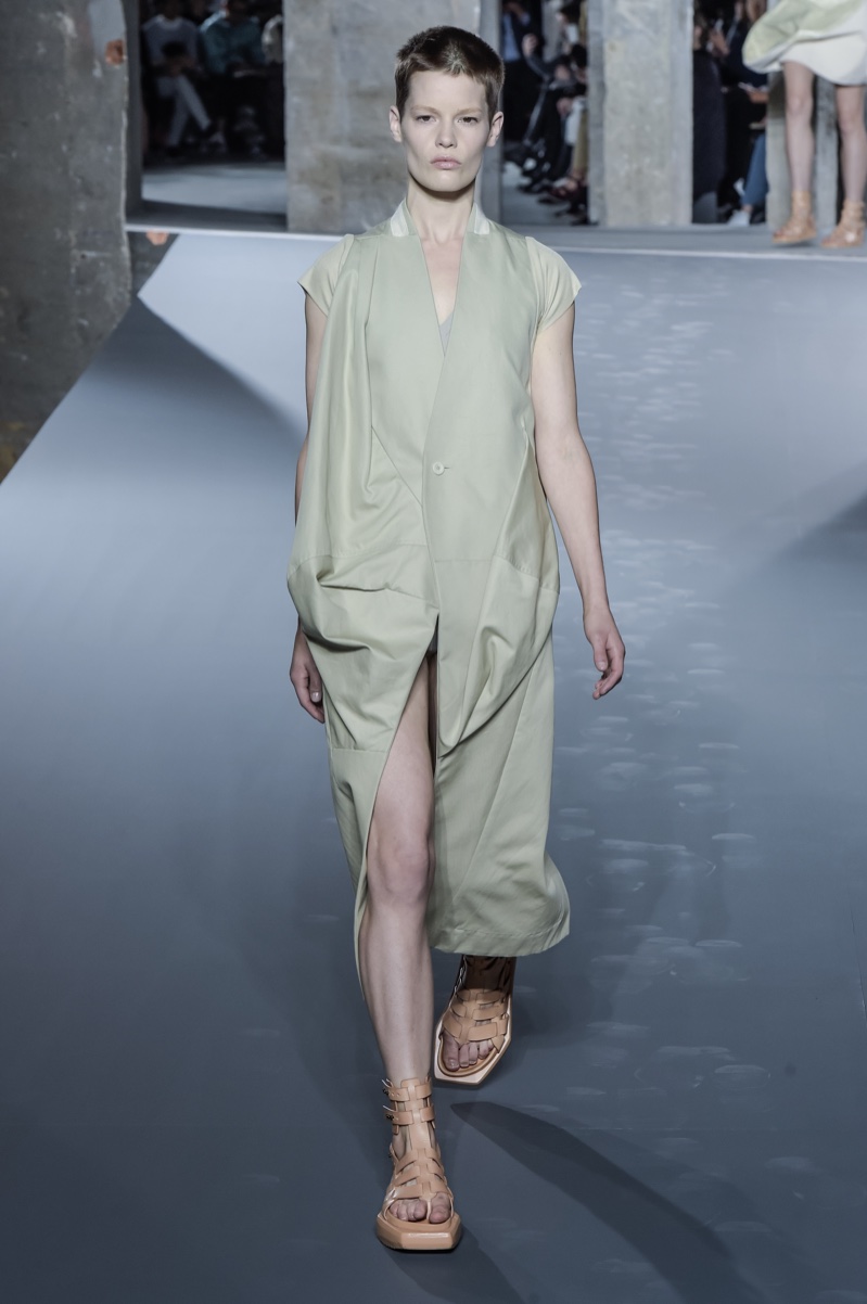 A look from Rick Owens Spring-Summer 2016 runway collection