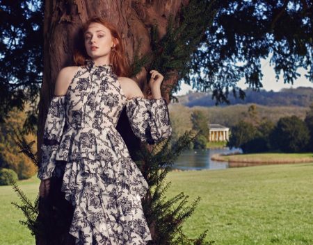 Game of Thrones' Sophie Turner Wears the Most Romantic Looks in The Edit Game of Thrones' Sophie Turner Wears the Most Romantic Looks in The Edit