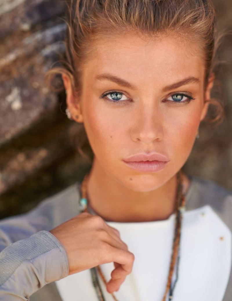 Stella Maxwell gets her closeup with a bronzed makeup look