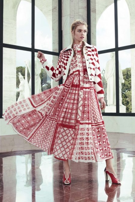 Fendi Turns Up the Graphics for Resort 2017