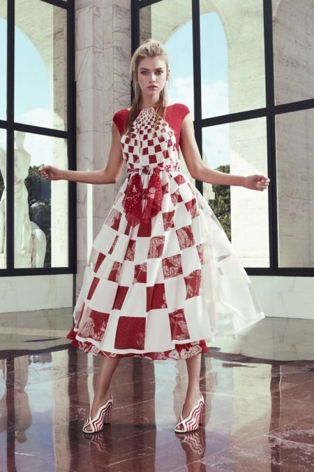 Fendi Turns Up the Graphics for Resort 2017