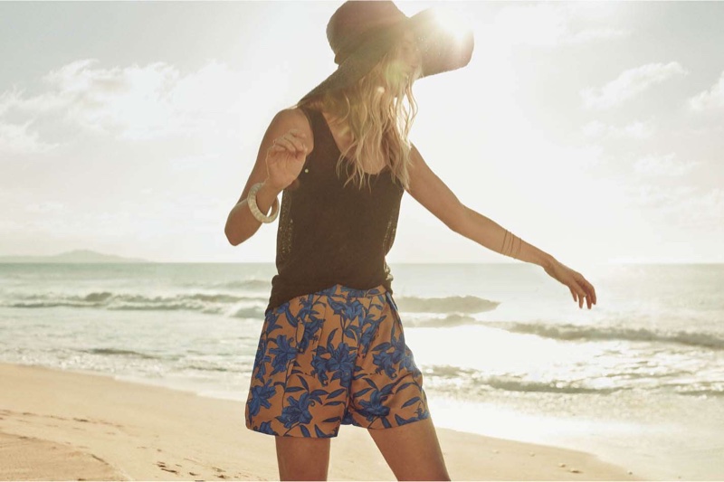 H&M Linen Tank Top, Wide-Cut Shorts, Straw Hat and Shell-Covered Bangle