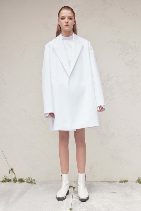 Calvin Klein Keeps It Light for Resort 2017