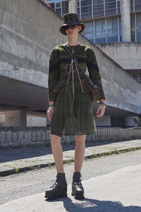 Givenchy's Resort 2017 Line Heads to Naples