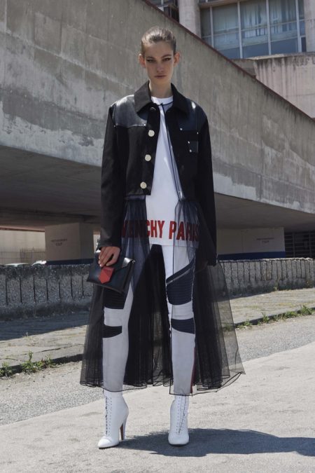 Givenchy's Resort 2017 Line Heads to Naples