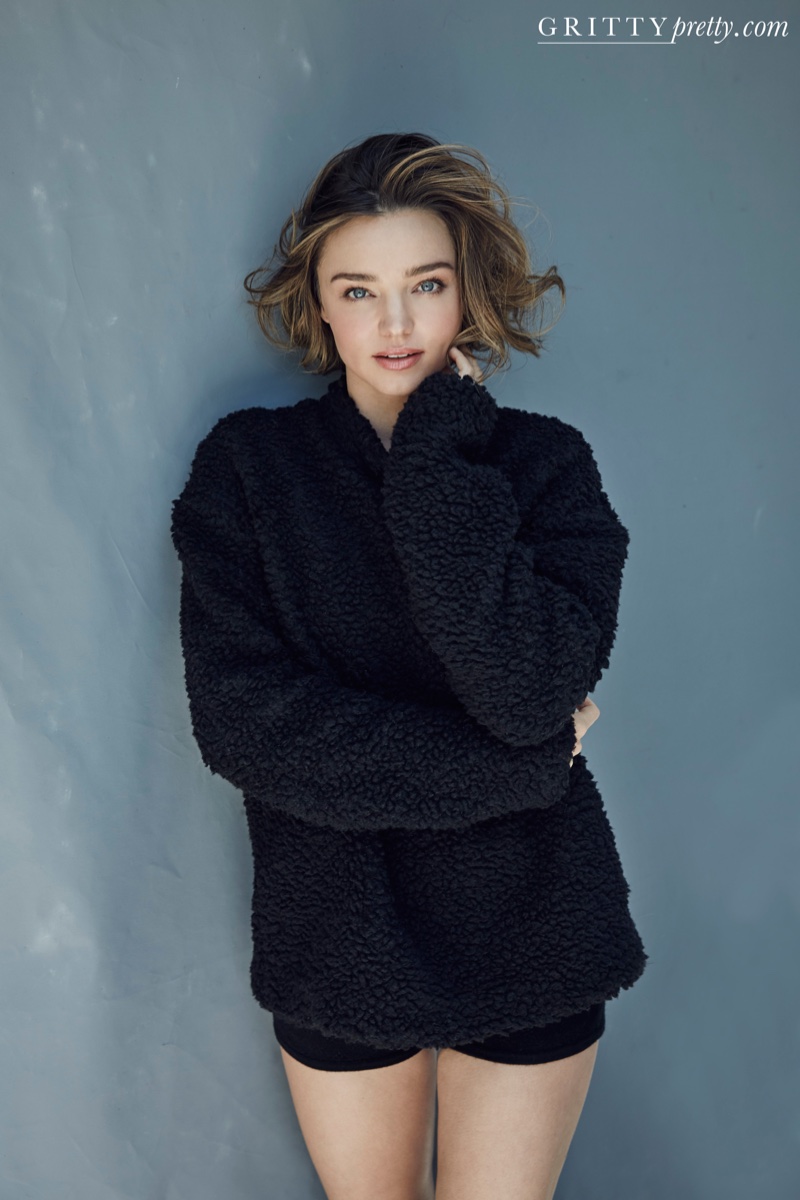 Miranda Kerr covers up in oversized Jenni Kayne sweater