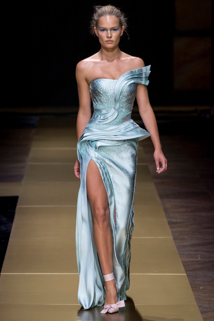 Atelier Versace Fall 2016: Anna Ewers wears sleeveless metallic gown with high slit