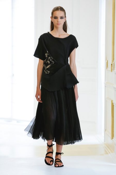 Dior Goes Relaxed for Fall 2016 Haute Couture