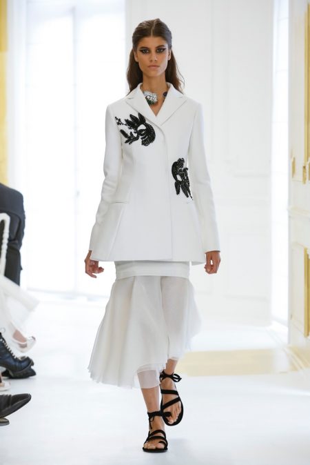 Dior Goes Relaxed for Fall 2016 Haute Couture