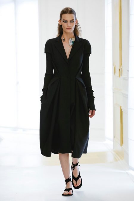 Dior Goes Relaxed for Fall 2016 Haute Couture
