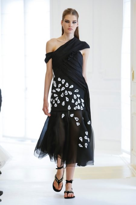 Dior Goes Relaxed for Fall 2016 Haute Couture