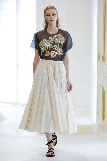Dior Goes Relaxed for Fall 2016 Haute Couture