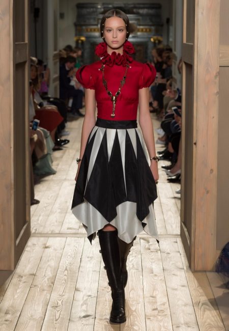 Valentino Goes Shakespearean for Fall Haute Couture