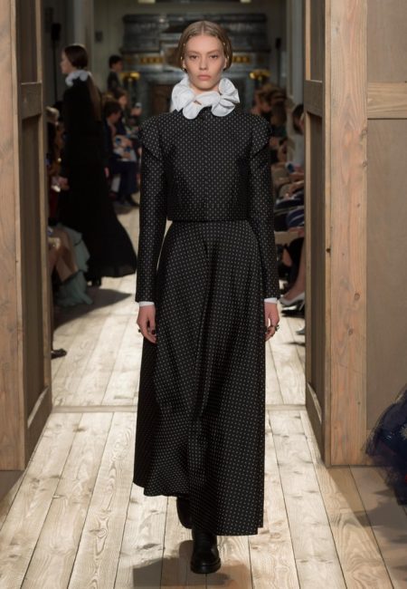 Valentino Goes Shakespearean for Fall Haute Couture