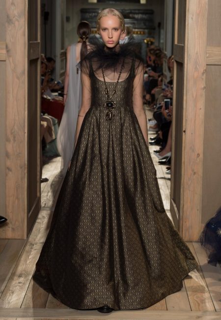 Valentino Goes Shakespearean for Fall Haute Couture