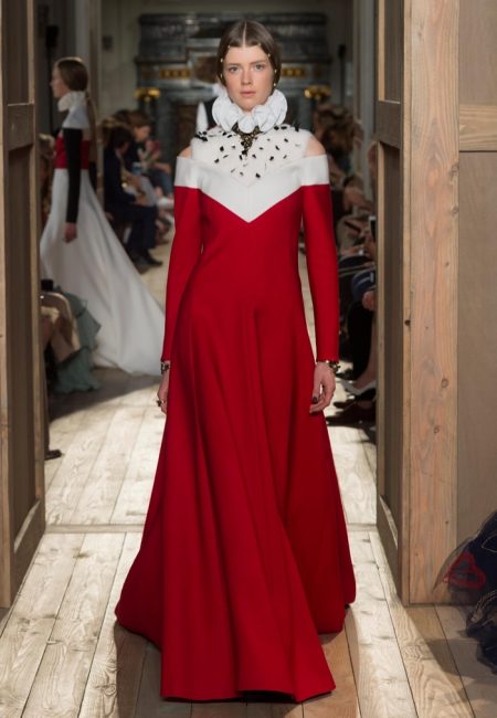 Valentino Goes Shakespearean for Fall Haute Couture