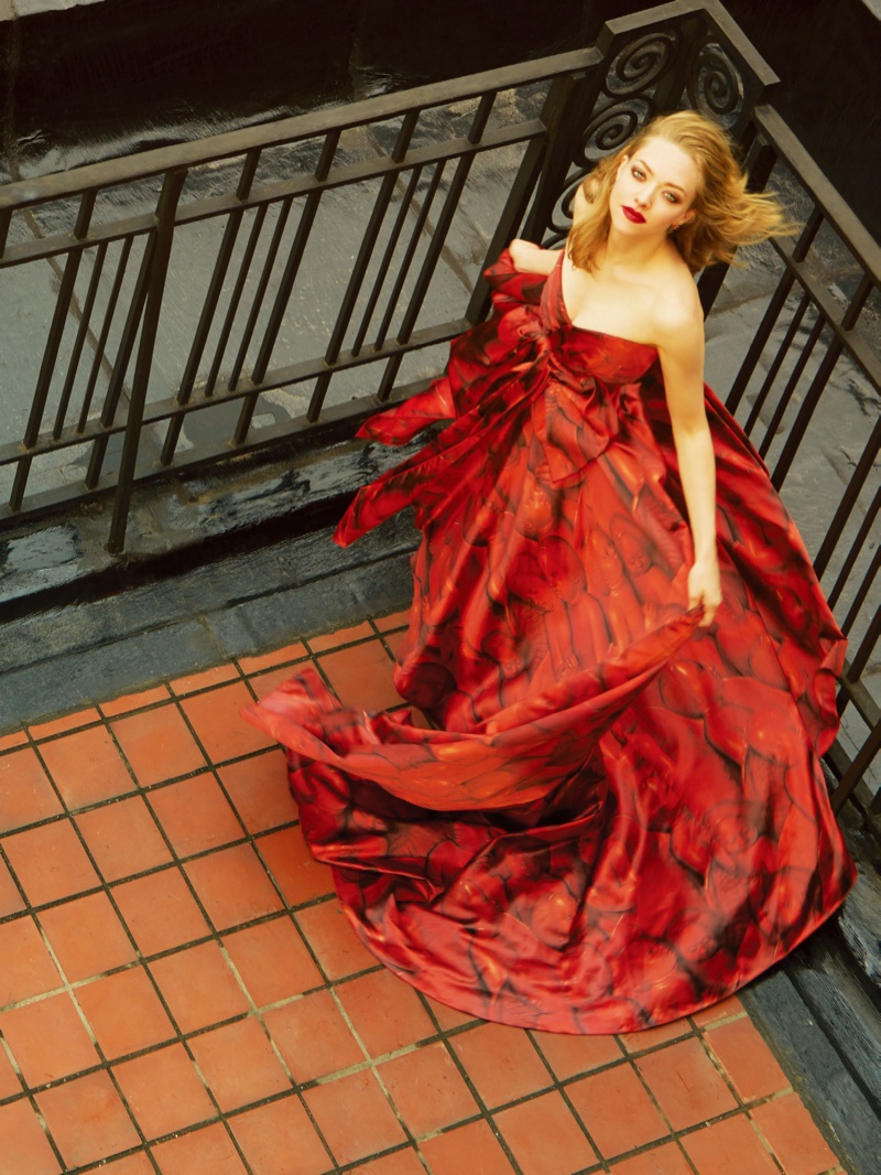 Amanda Seyfried wears red strapless Gucci gown