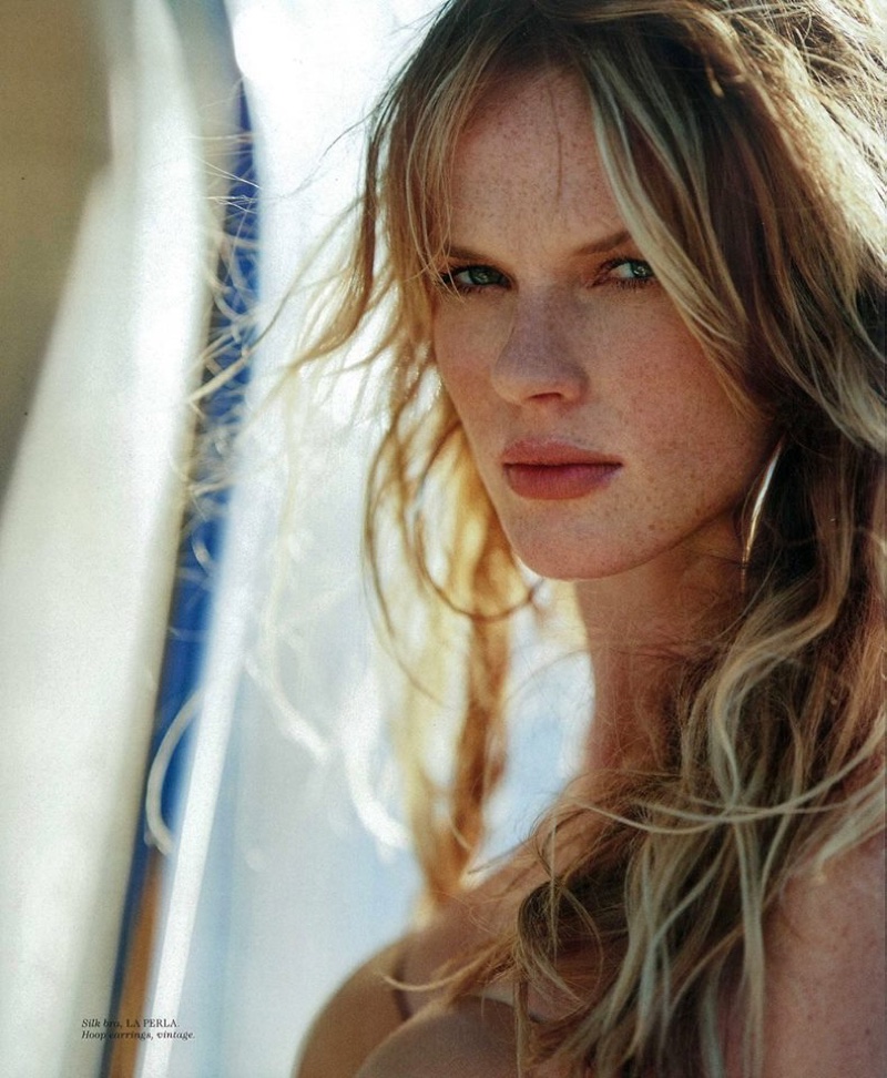 Anne Vyalitsyna gets her closeup, wearing her tresses in tousled waves