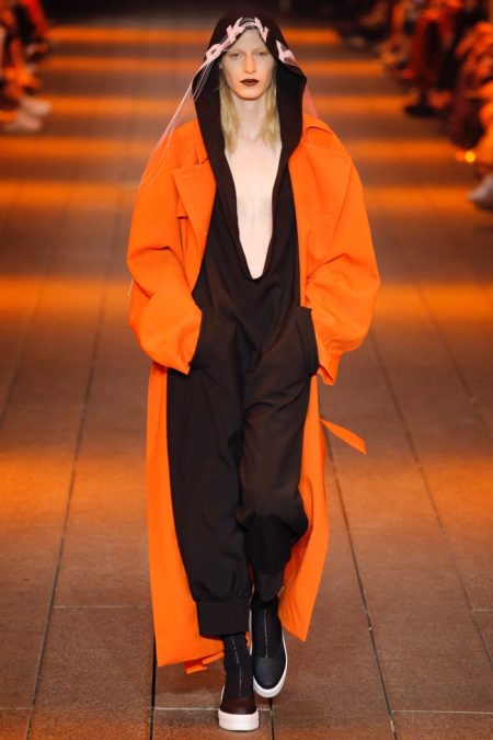 DKNY Looks to the Future for Spring 2017