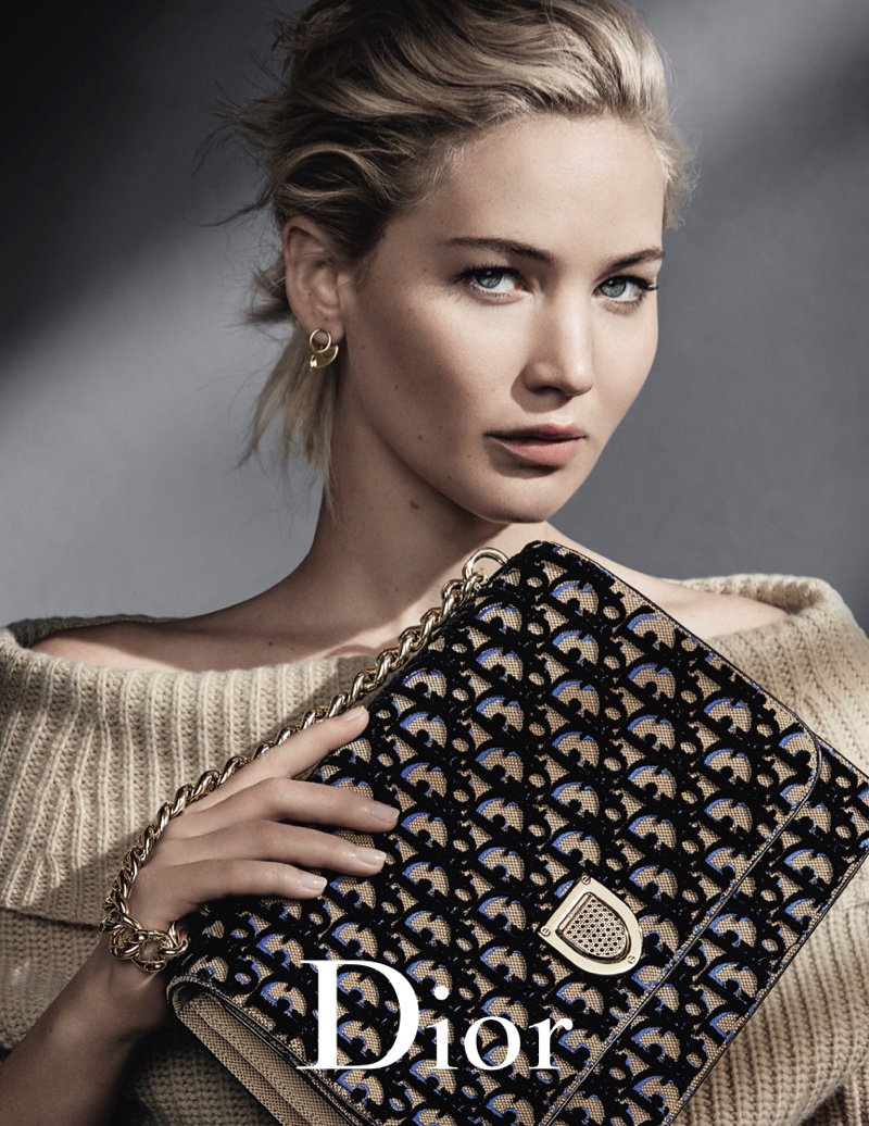 Jennifer Lawrence poses with the Diorama handbag