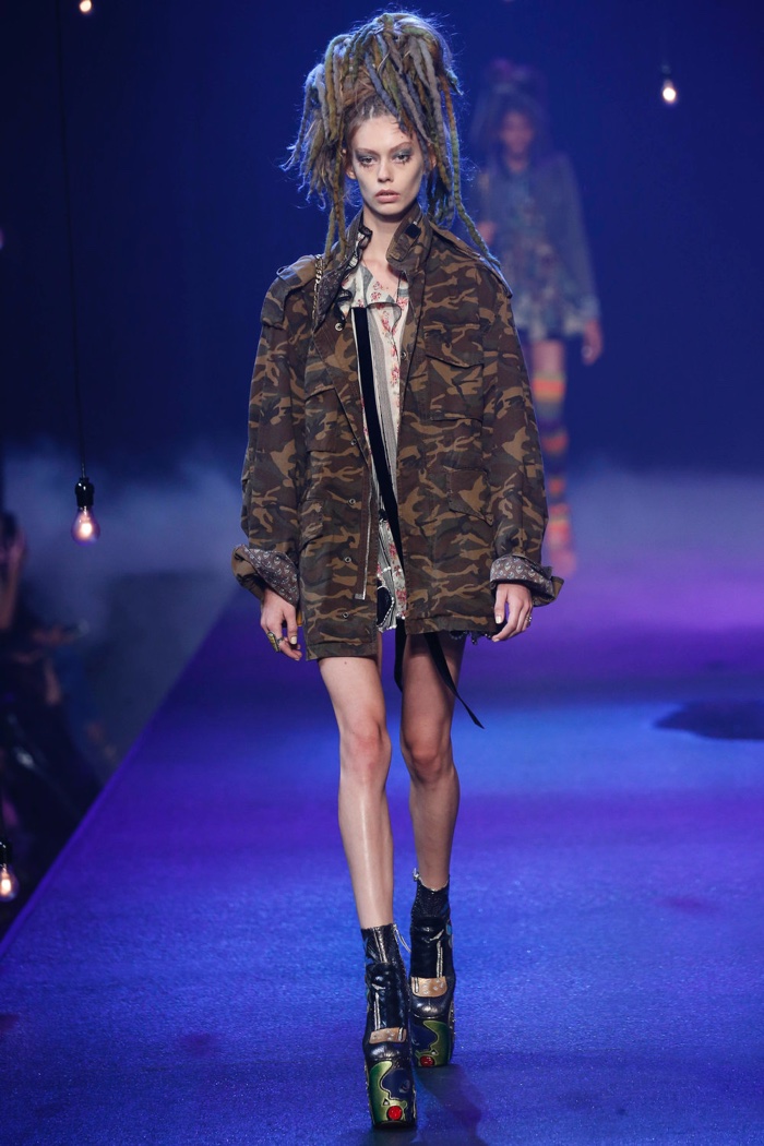 Marc Jacobs Spring 2017: Ondria Hardin walks the runway camouflage jacket