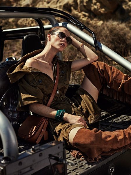 Carla Crombie Takes On the Military Trend for Mujer Hoy Carla Crombie Takes On the Military Trend for Mujer Hoy