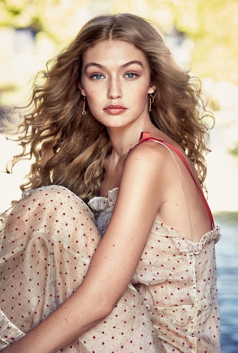 Gigi Hadid wears her hair in gorgeous blonde waves 