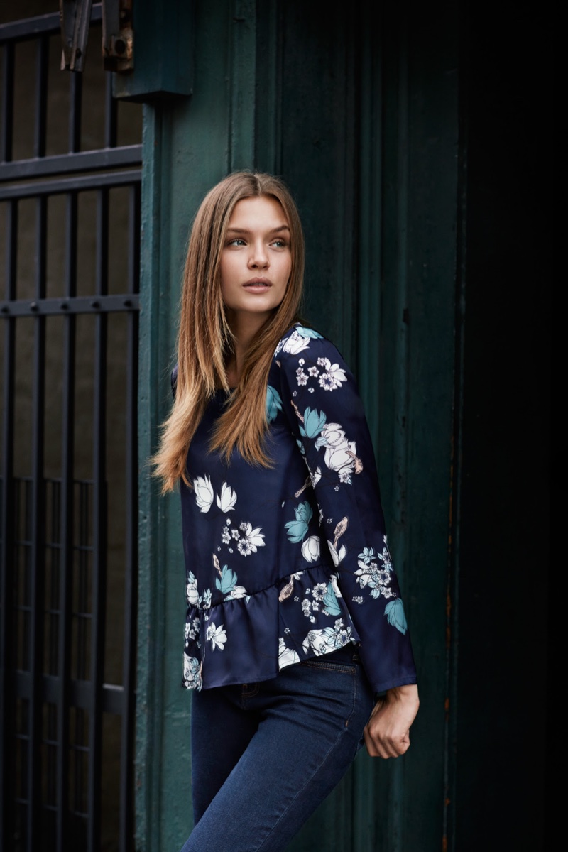 Model Josephine Skriver wears a floral print blouse and jeans from Vero Moda