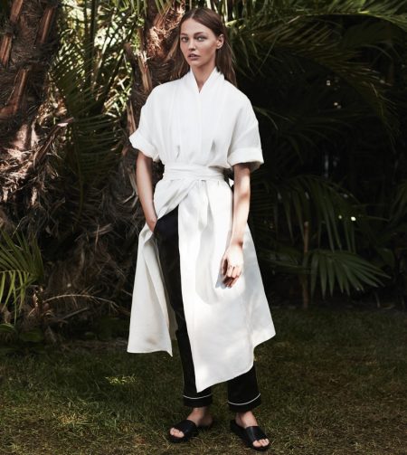 Sasha Pivovarova Stars in FRAME's Spring 2017 Campaign Sasha Pivovarova Stars in FRAME's Spring 2017 Campaign