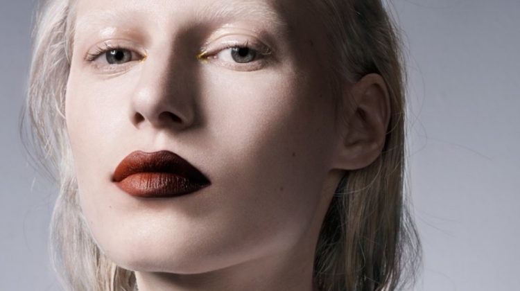 Embracing an ombre effect, Julia Nobis delivers a two-toned pout