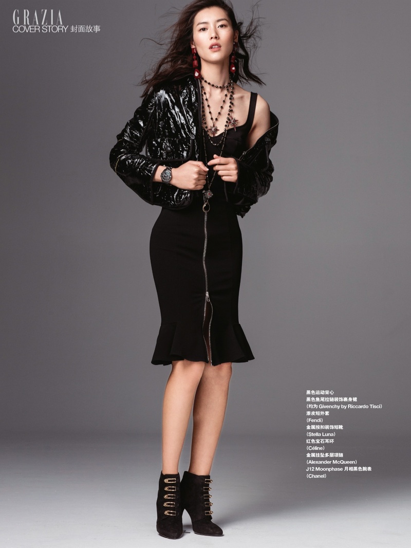 Dressed in black, Liu Wen wears Fendi jacket