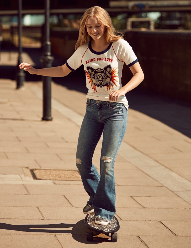 Maddi Waterhouse skateboards in Gucci t-shirt, MOTHER Denim jeans and Topshop sneakers