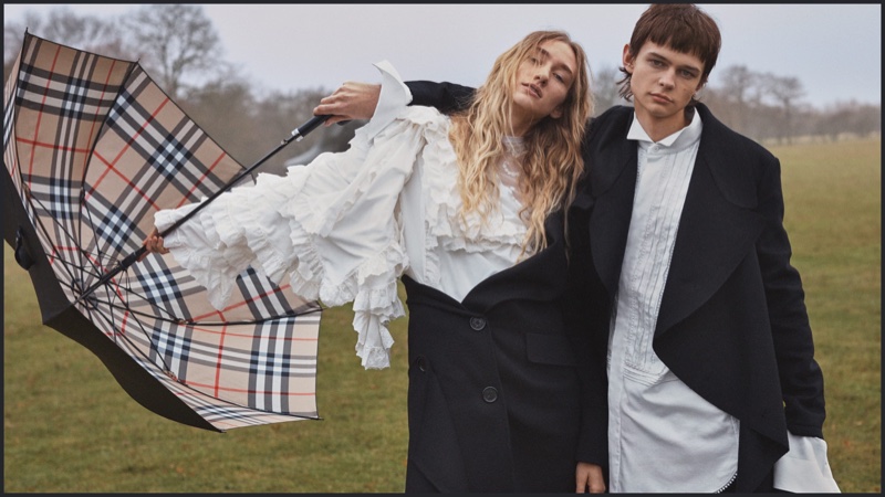 Burberry unveils spring-summer 2017 campaign