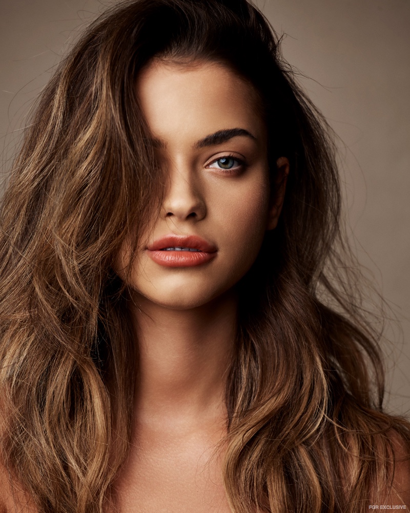 Lena Radonjić shows off a wavy hairstyle. Photo: Christopher Shintani