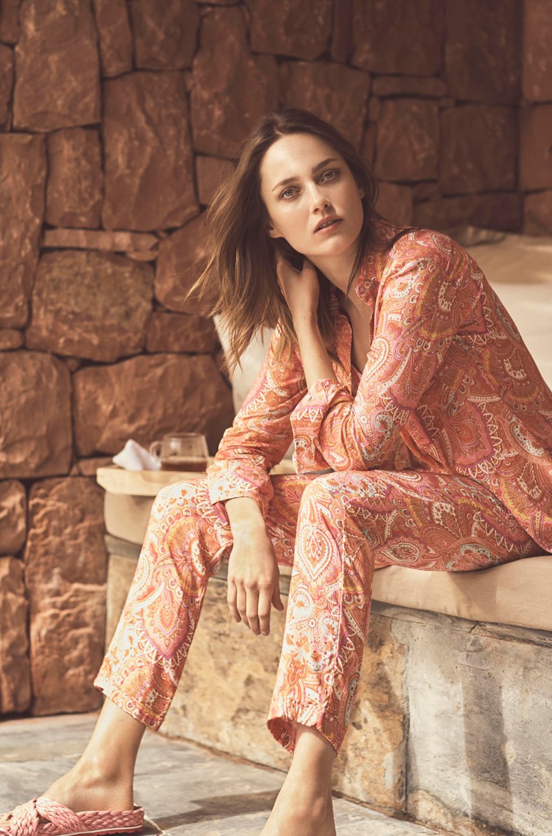 Karmen Pedaru embraces paisley prints from Zara Home’s latest Beachwear collection