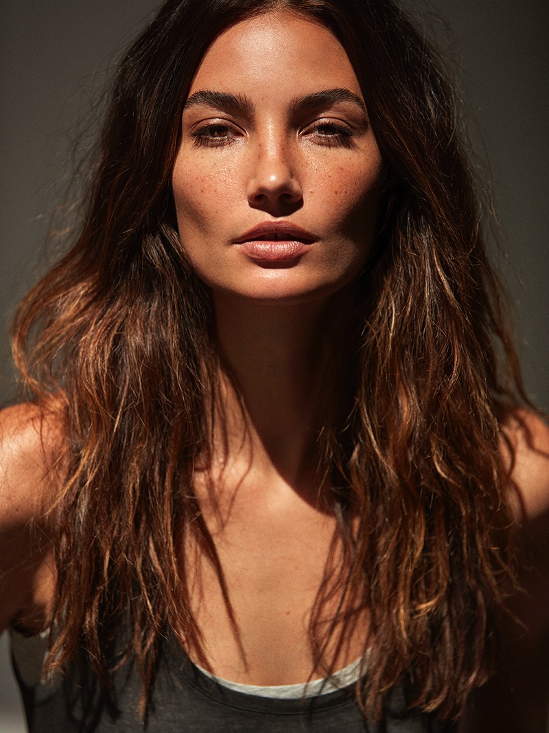 Lily Aldridge wears her hair in tousled waves