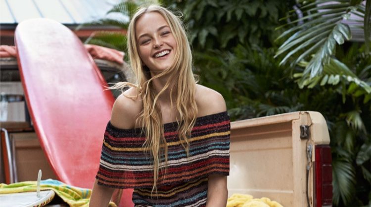 Jean Campbell Chills & Relaxes in Zara’s Vacation Looks