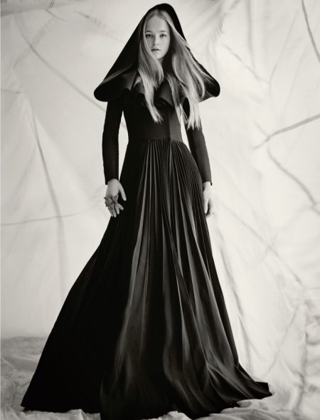 Jean Campbell is an Enchanting Vision in Haute Couture for Dior Magazine Jean Campbell is an Enchanting Vision in Haute Couture for Dior Magazine