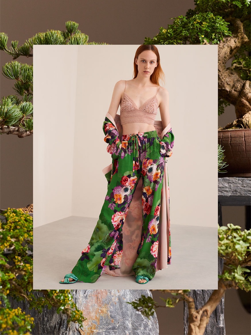 Kiki Willems wears Zara Long Floral Print Kimono, Printed Palazzo Trousers and Sandals with Knot Detail