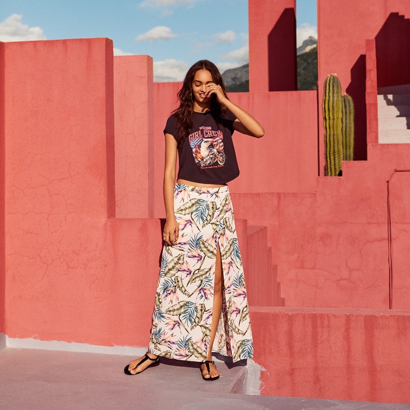 H&M Graphic T-Shirt, Long Viscose Skirt and Toe-Post Sandals