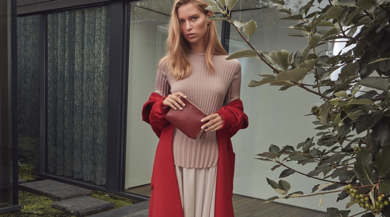 REISS mixes red and pink hues for the fall-winter 2017 season