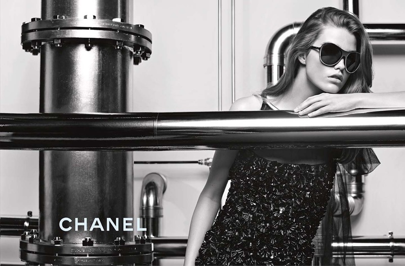 Luna Bijl looks chic in Chanel Eyewear's fall-winter 2017 campaign