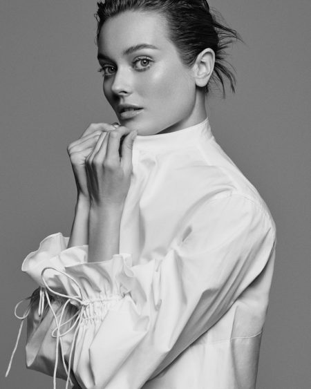 Jac Jagaciak Wears Effortlessly Chic Looks in Harper's Bazaar Turkey Jac Jagaciak Wears Effortlessly Chic Looks in Harper's Bazaar Turkey
