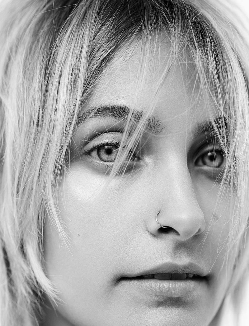 Paris Jackson shows off a messy hairstyle