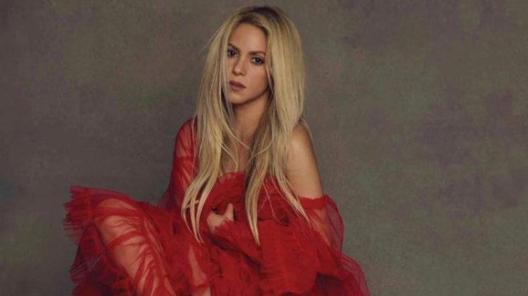 Looking red-hot, Shakira poses in YolanCris cape